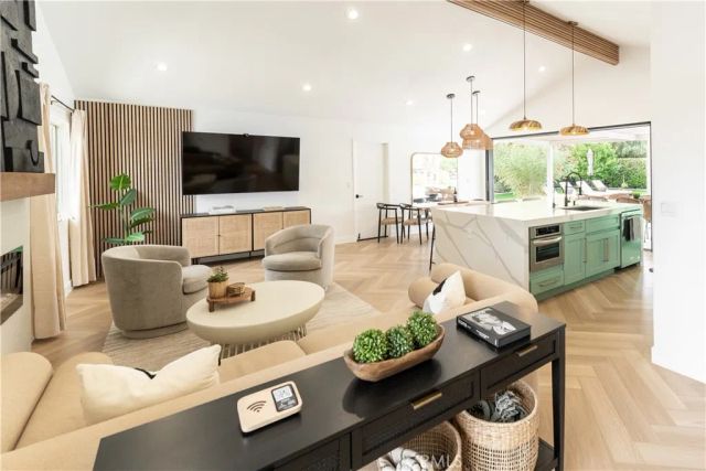 515 N Burton Way, Palm Springs, CA 92262