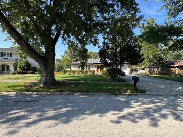 17W154 Terry Trail, Willowbrook, IL 60527