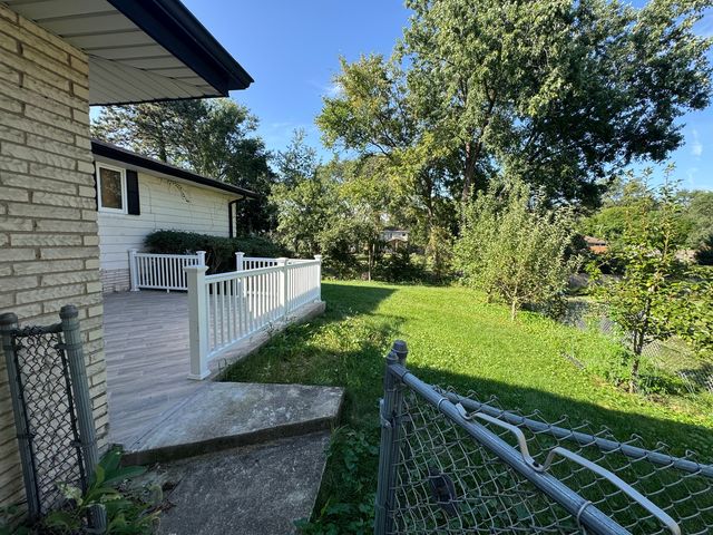 17W154 Terry Trail, Willowbrook, IL 60527