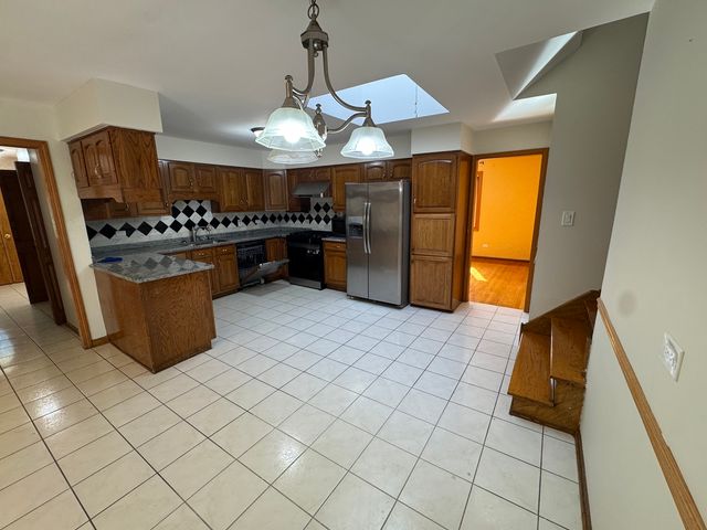 17W154 Terry Trail, Willowbrook, IL 60527