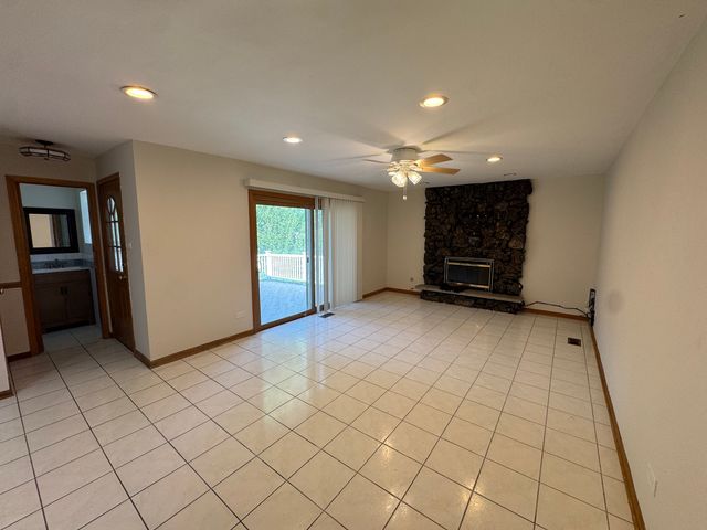 17W154 Terry Trail, Willowbrook, IL 60527