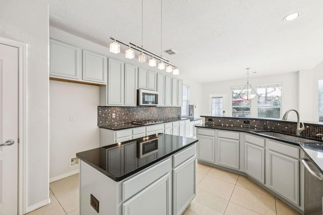 1906 Blue Water Bay Drive, Katy, TX 77494