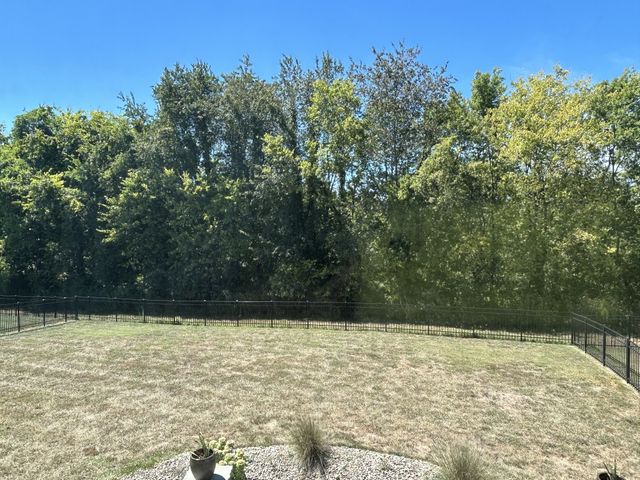 369 Frontier Dr, Clarksville, TN 37043