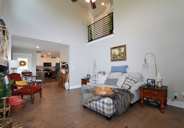 369 Frontier Dr, Clarksville, TN 37043