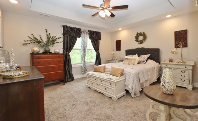 369 Frontier Dr, Clarksville, TN 37043