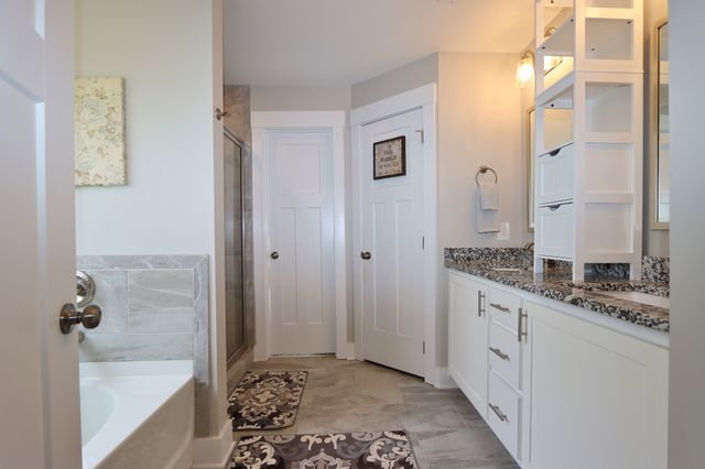 369 Frontier Dr, Clarksville, TN 37043