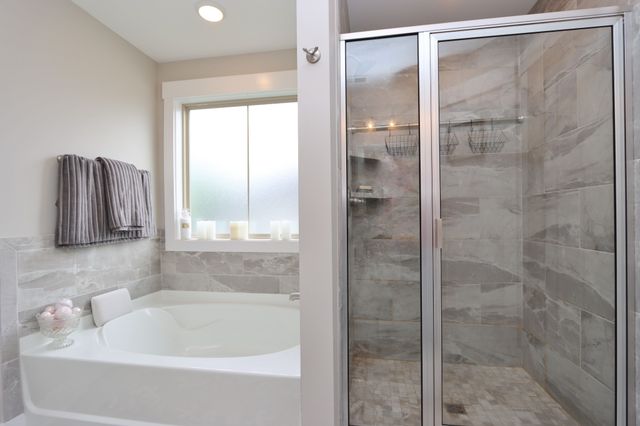 369 Frontier Dr, Clarksville, TN 37043