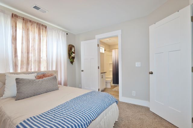 369 Frontier Dr, Clarksville, TN 37043