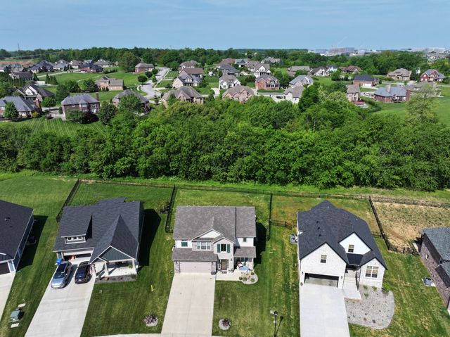 369 Frontier Dr, Clarksville, TN 37043