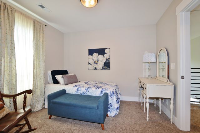 369 Frontier Dr, Clarksville, TN 37043