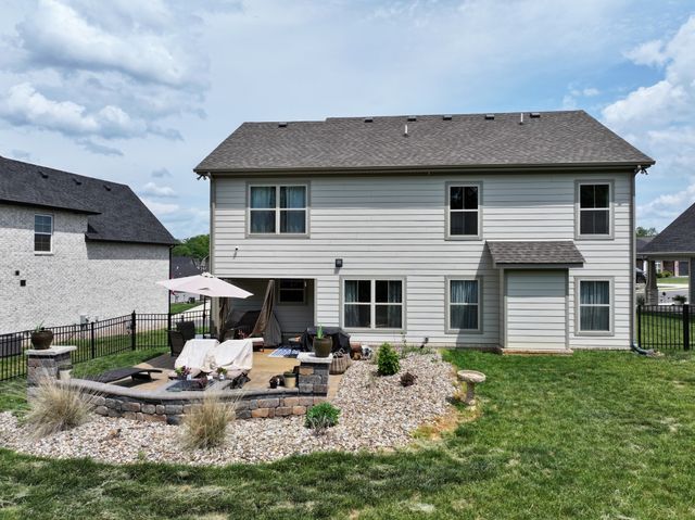 369 Frontier Dr, Clarksville, TN 37043