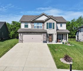 369 Frontier Dr, Clarksville, TN 37043