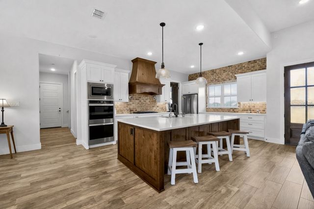 1096 Timber Hills Drive, Weatherford, TX 76087