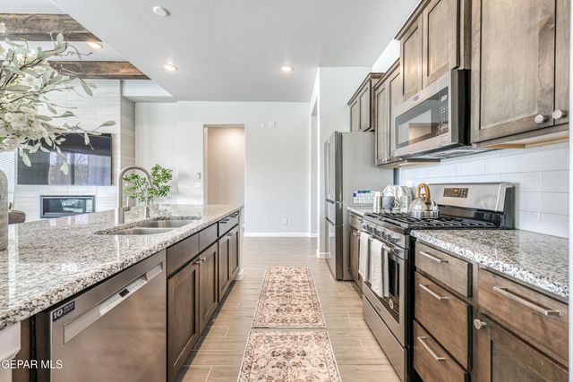 1820 WAR PATH Drive, El Paso, TX 79911