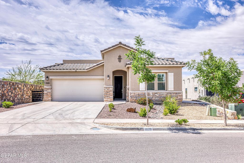 1820 WAR PATH Drive, El Paso, TX 79911