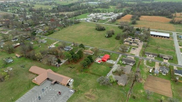 780-786 SE 1st Street, Gentry, AR 72736