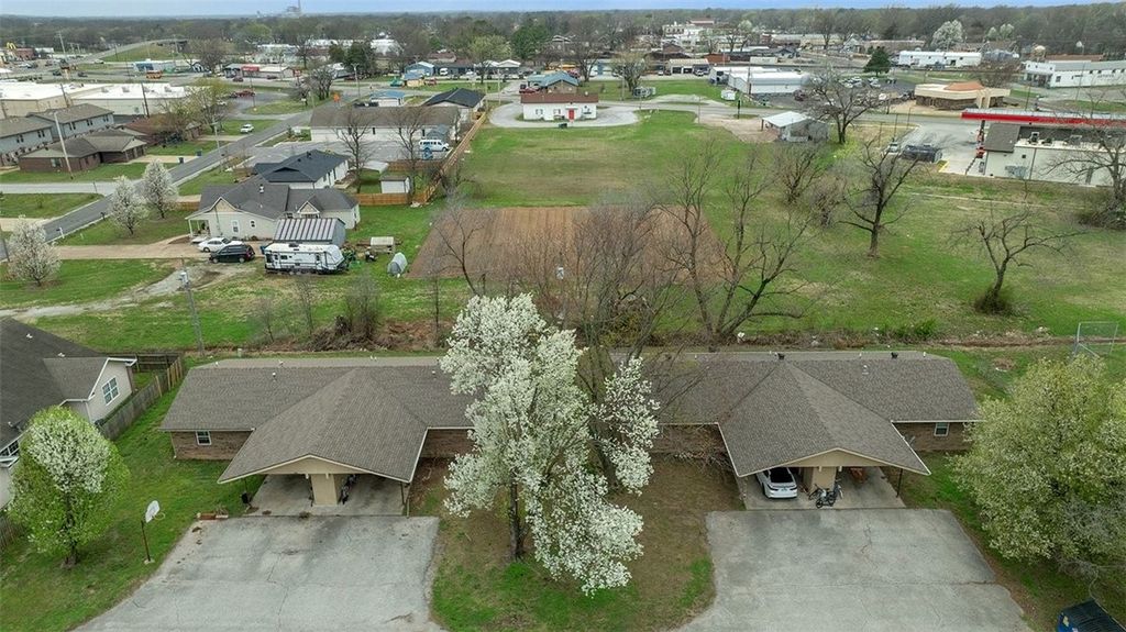 780-786 SE 1st Street, Gentry, AR 72736