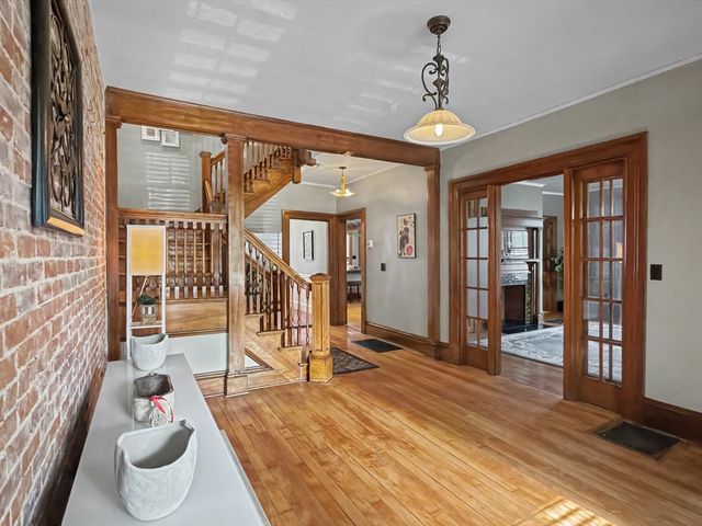 4 Westland St, Worcester, MA 01602