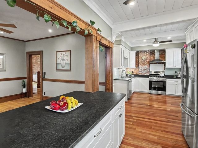 4 Westland St, Worcester, MA 01602