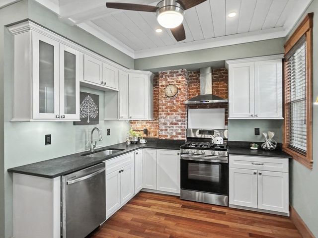 4 Westland St, Worcester, MA 01602