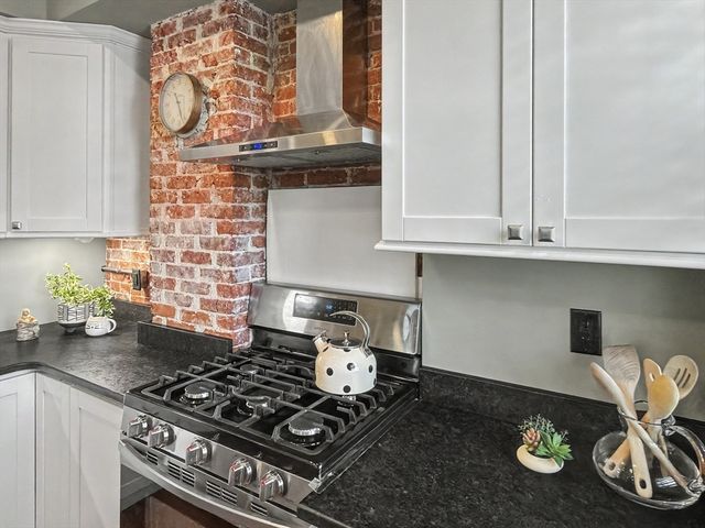 4 Westland St, Worcester, MA 01602