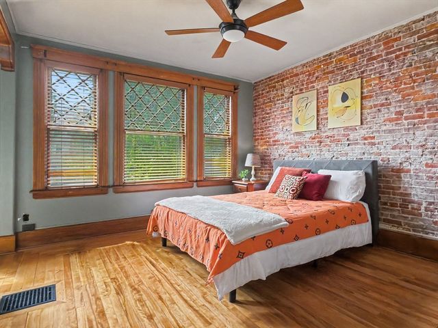 4 Westland St, Worcester, MA 01602