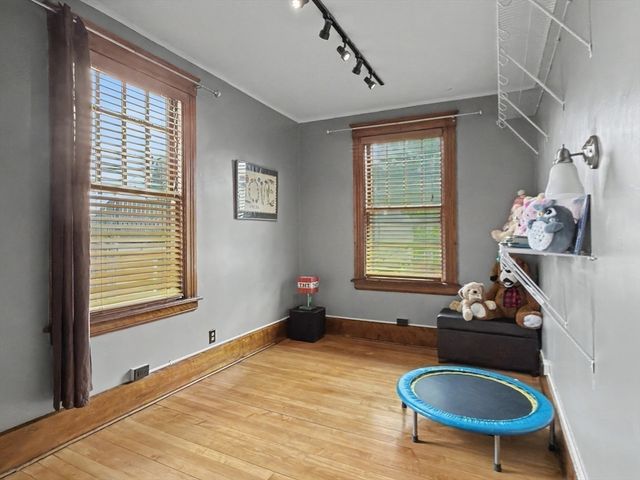 4 Westland St, Worcester, MA 01602