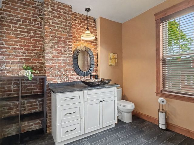 4 Westland St, Worcester, MA 01602