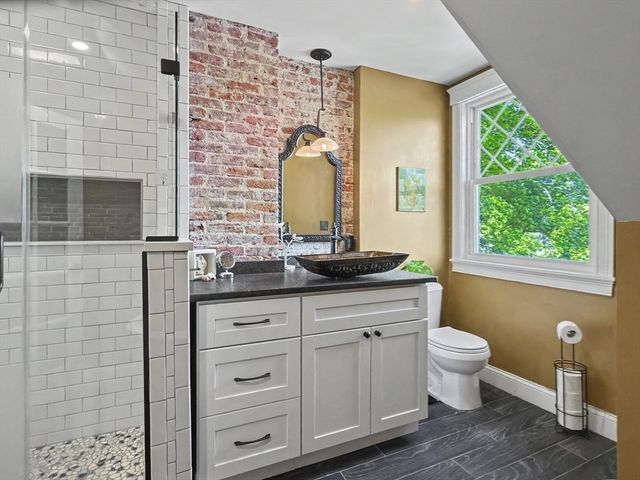 4 Westland St, Worcester, MA 01602