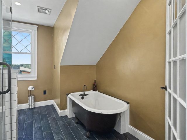 4 Westland St, Worcester, MA 01602