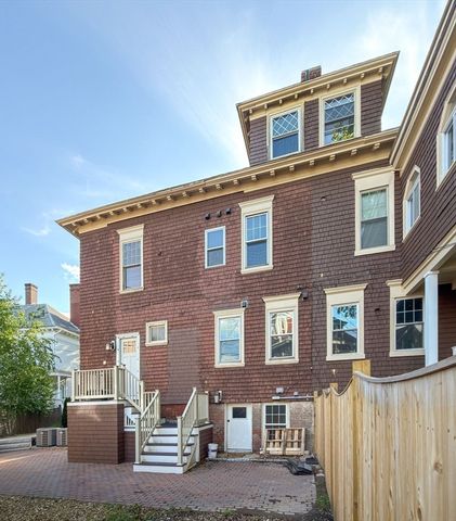 4 Westland St, Worcester, MA 01602