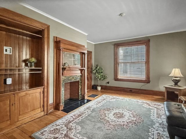 4 Westland St, Worcester, MA 01602