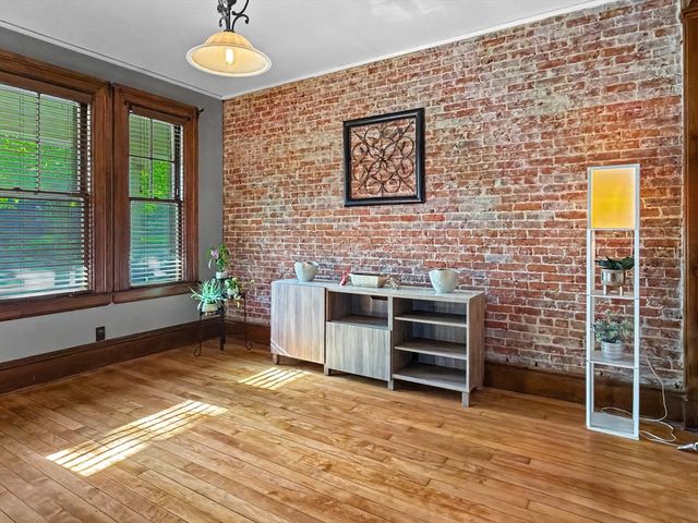 4 Westland St, Worcester, MA 01602