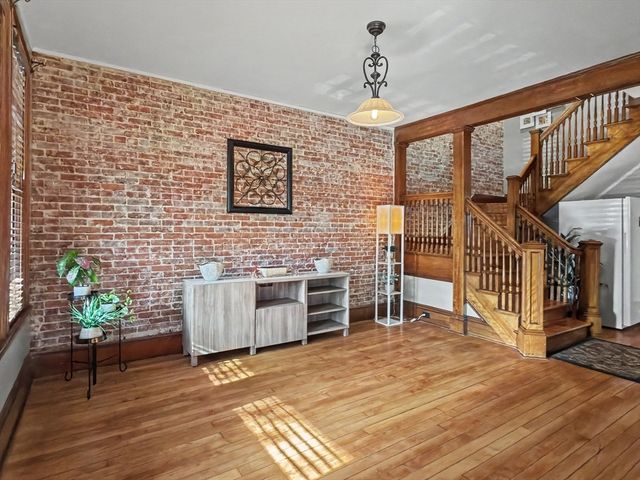 4 Westland St, Worcester, MA 01602