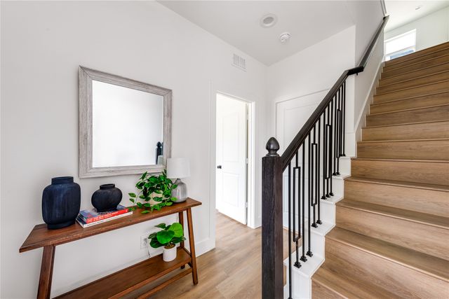 13325 Bee Street 302, Farmers Branch, TX 75234