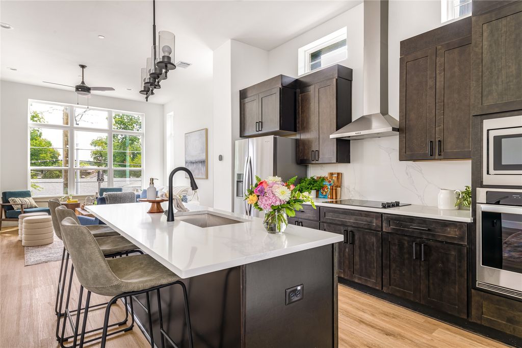 13325 Bee Street 302, Farmers Branch, TX 75234