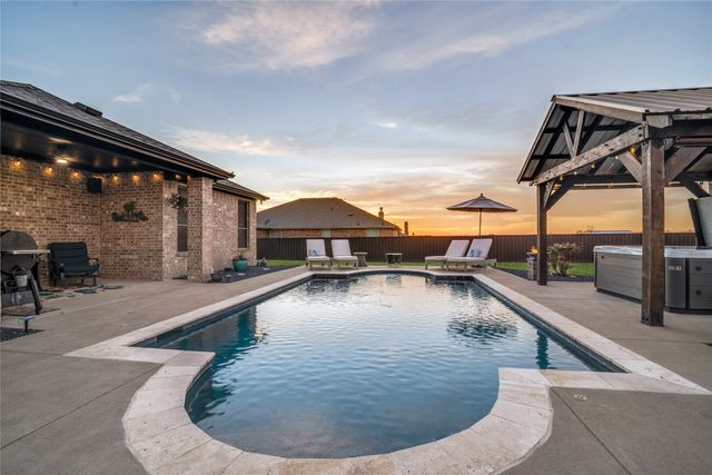 302 Amber Lane, Nevada, TX 75173