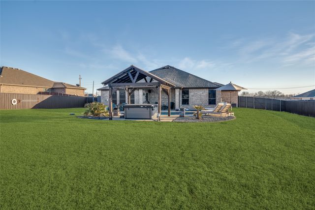 302 Amber Lane, Nevada, TX 75173