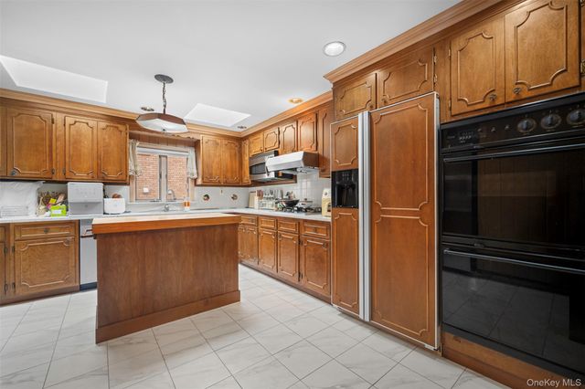 24420 73rd Avenue, Little Neck, NY 11362