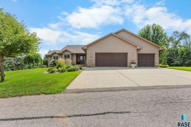 1800 N Ranch Oak Pl Place, Sioux Falls, SD 57110
