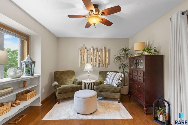 1800 N Ranch Oak Pl Place, Sioux Falls, SD 57110