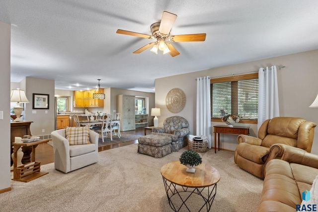 1800 N Ranch Oak Pl Place, Sioux Falls, SD 57110