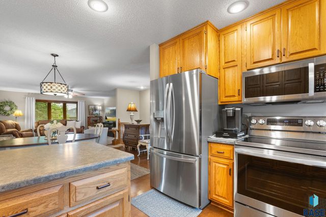 1800 N Ranch Oak Pl Place, Sioux Falls, SD 57110