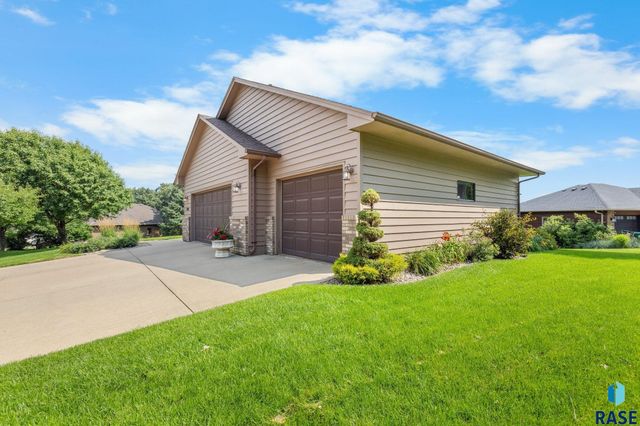 1800 N Ranch Oak Pl Place, Sioux Falls, SD 57110