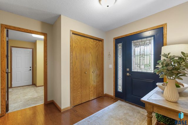 1800 N Ranch Oak Pl Place, Sioux Falls, SD 57110