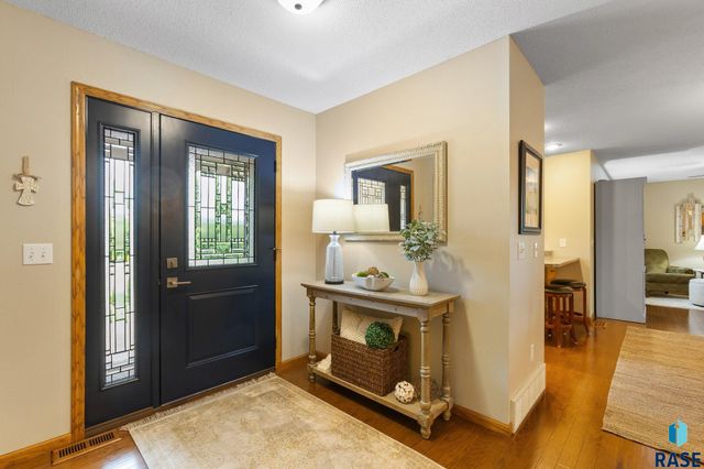 1800 N Ranch Oak Pl Place, Sioux Falls, SD 57110