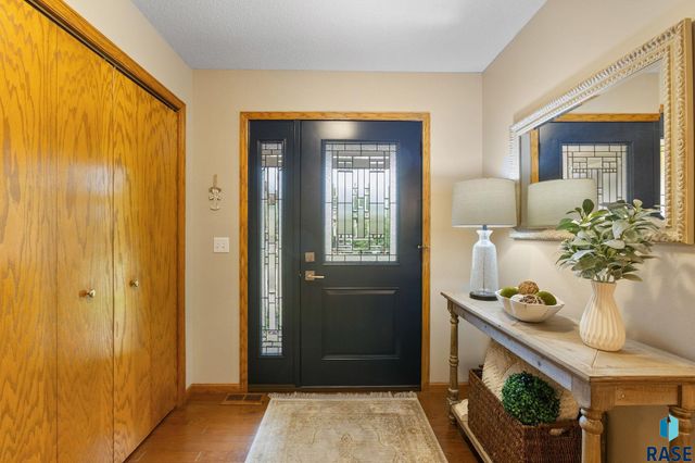 1800 N Ranch Oak Pl Place, Sioux Falls, SD 57110