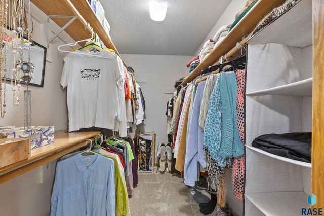 1800 N Ranch Oak Pl Place, Sioux Falls, SD 57110