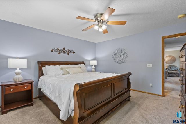 1800 N Ranch Oak Pl Place, Sioux Falls, SD 57110