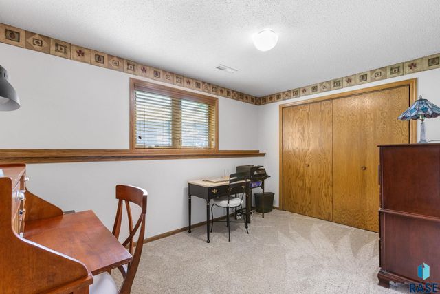 1800 N Ranch Oak Pl Place, Sioux Falls, SD 57110